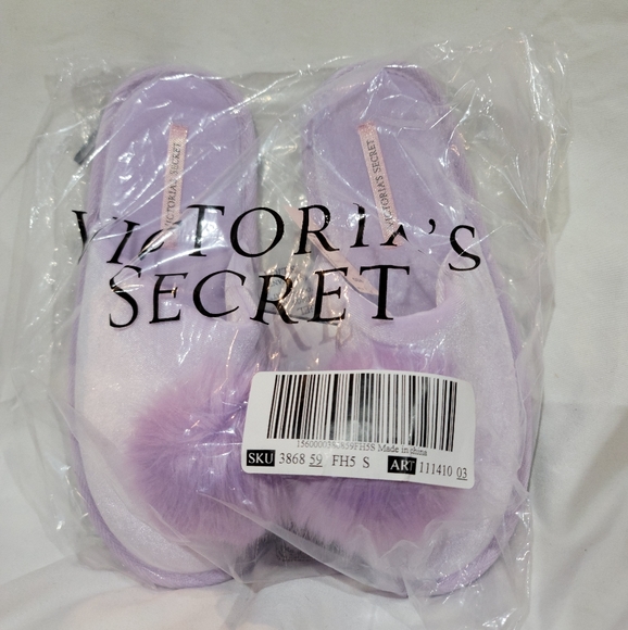 Victoria Secret Pompom Slippers - Picture 1 of 2